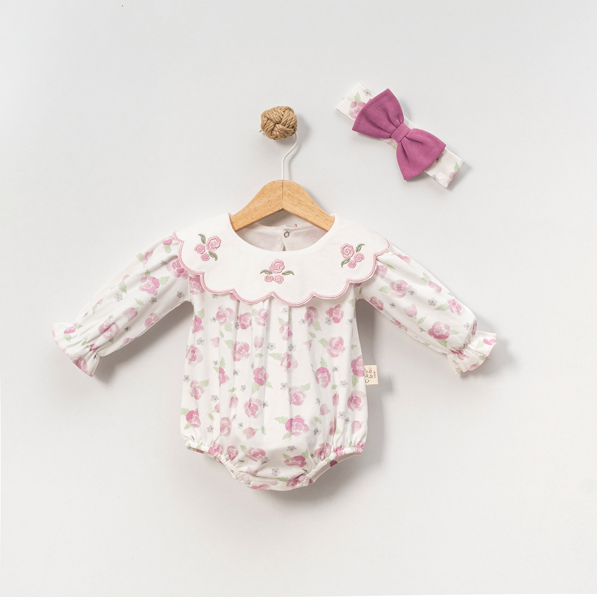 GENİŞ YAKA DETAYLI NAKIŞLI BEBE ROMPER 8030