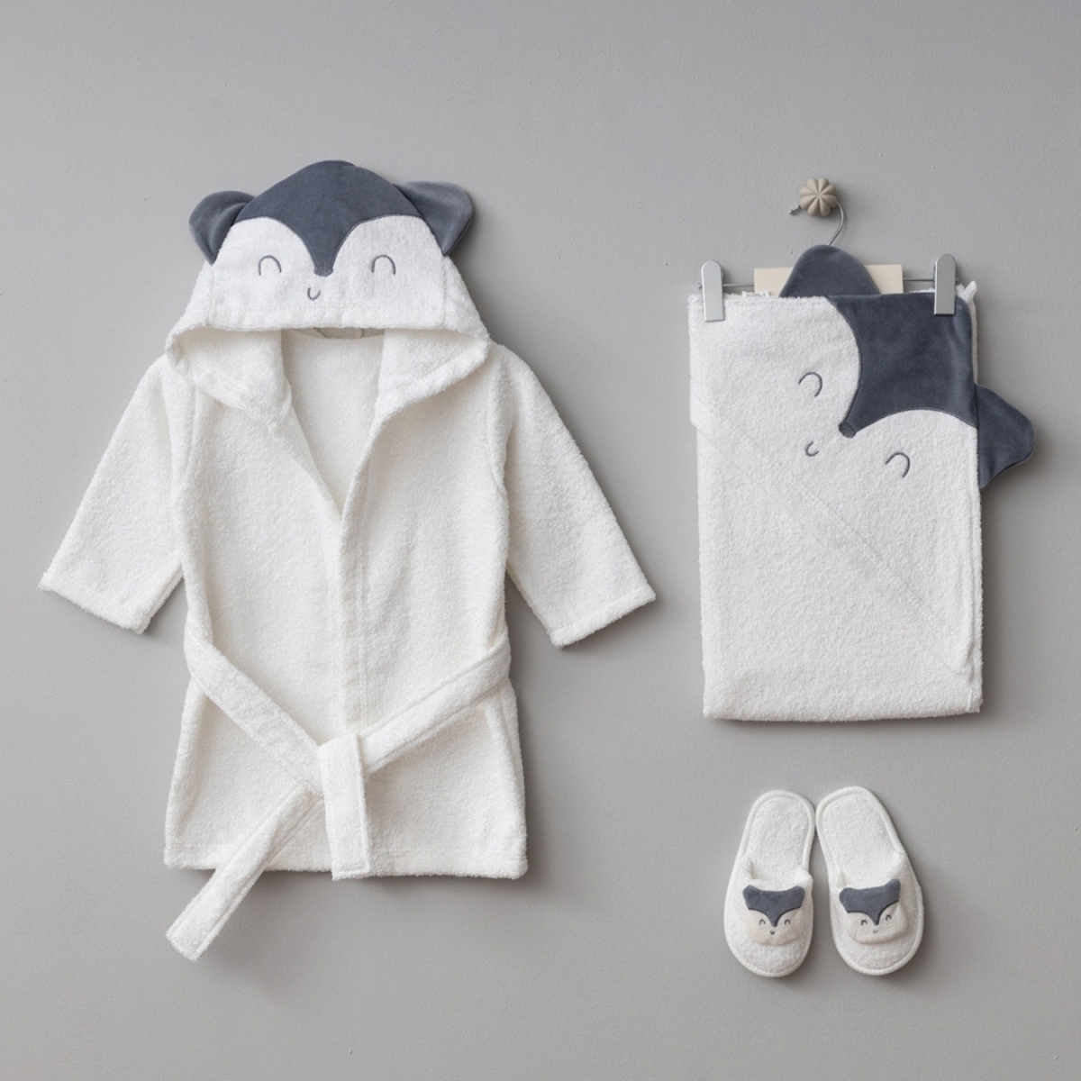 KULAKLI NAKIŞLI BORNOZ & HAVLU SET