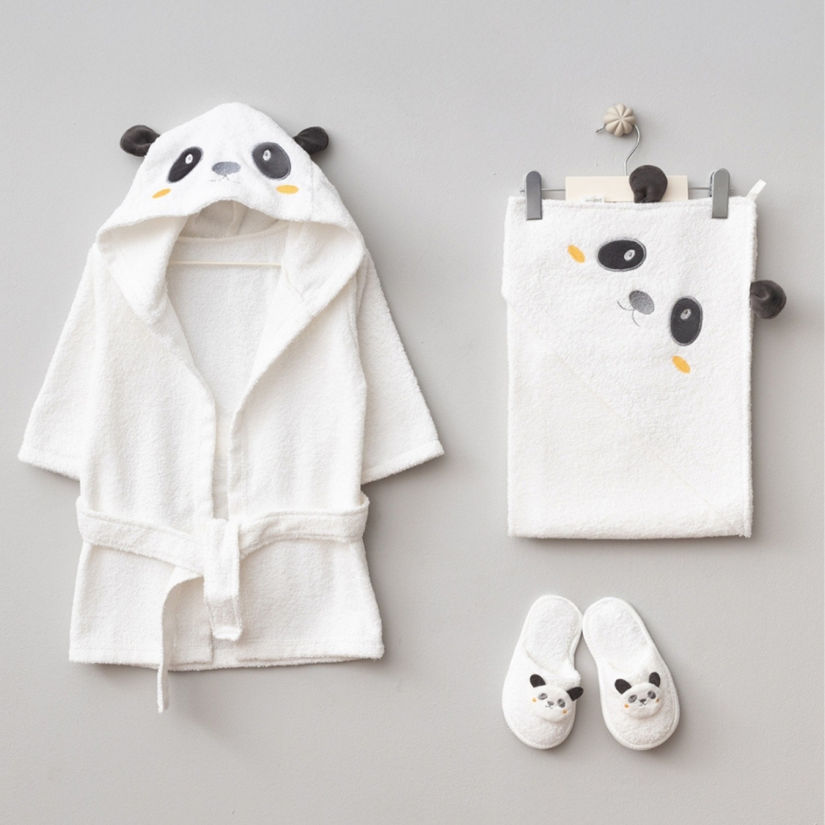 PANDA NAKIŞLI HAVLU & BORNOZ & TERLİK SET