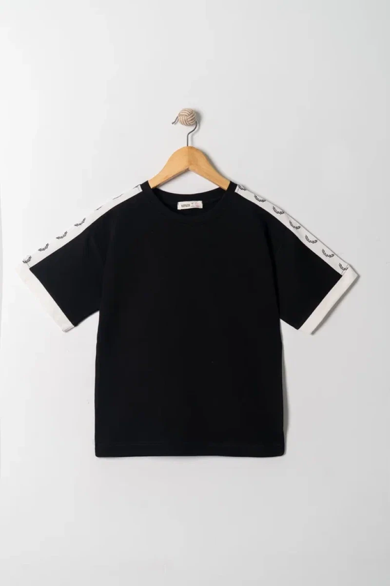 ŞERİT ÇELENK BASKILI ERKEK ÇOCUK T-SHIRT 8304