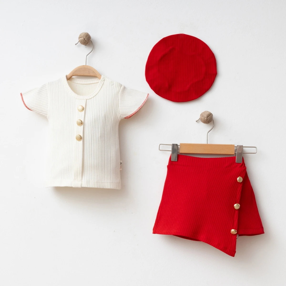 SHORT ETEKLİ ŞAPKALI 3 LÜ KIZ BEBE TAKIM 26113