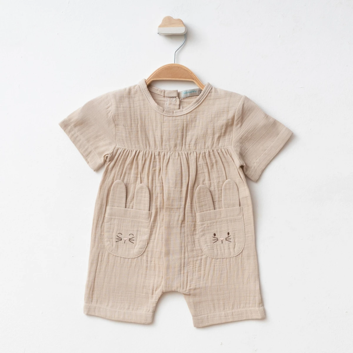 TAVŞAN CEP NAKIŞLI MÜSLİN KIZ BEBE TULUM 7825