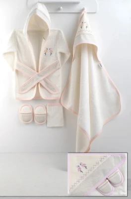 FLAMİNGO NAKIŞLI KIZ BEBE BORNOZ SET 8808